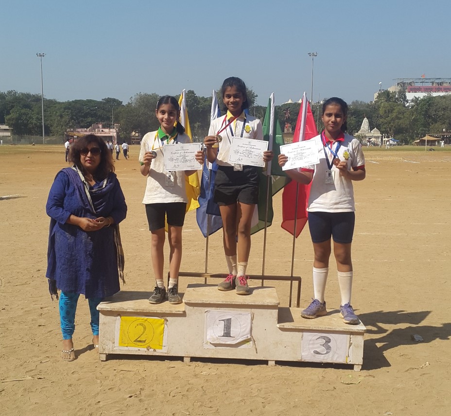 Balmohan Vidyamandir: Obstacle Race Std VI Girls Winners