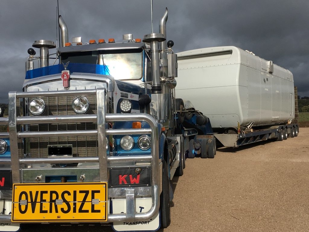 First nacelle arrives at the farm.