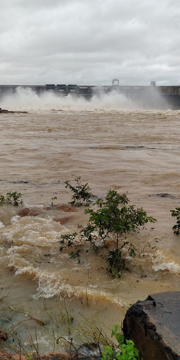 Rengali Dam. At 104% of its live storage capacity of 3,413,710 million litres. Water levels at 124 m as against FRL of 123 m. CWC notifies dam authorities as water levels cross dam's FRL. Close watch to be maintained in gate operation of reservoir taking into account any local heavy rainfall in its catchment to avoid touching MWL.