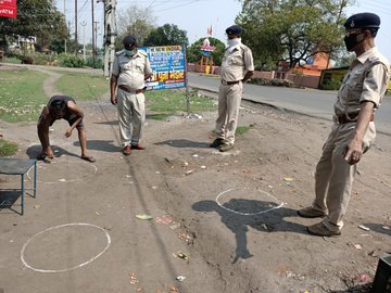 District Administration, Dhanbad swings into action the day after Prime Minister Modi announced a total lockdown in India