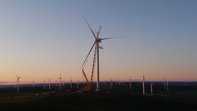 Only 3 turbines out of 54 remain to be installed. This work is scheduled to be completed by mid-December. Commissioning of the other turbines is expected to start in early November.