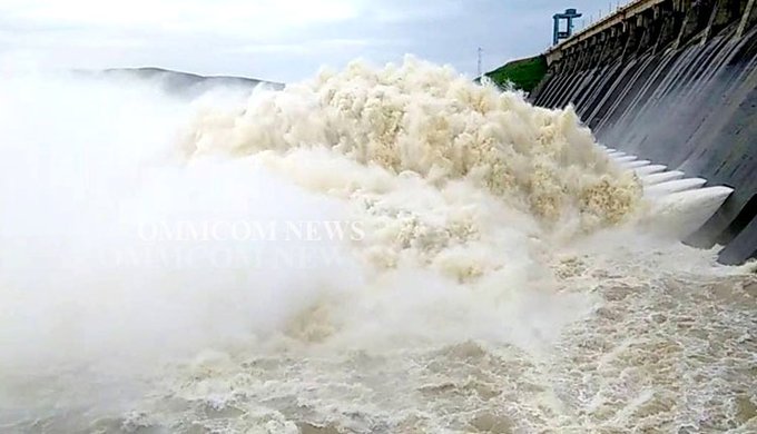 Hirakud Dam. At 80% of its live storage capacity of 4,821,550 million litres. Water levels at 621 ft as against FRL of 625 ft. Excess floodwater is being discharged through 24 gates on Friday morning (28 Aug). The decision to open more gates was taken after incessant rains in the upper and lower catchment areas resulted in an increase in water level. The water inflow into the Hirakud Dam was at 65,6006 cusecs while outflow is 33,5658 cusecs. Water flow in the downstream of the dam was 7,54,385 lakh cusecs near Mundali and 6.10 lakh cusec near Barmul. Currently, the water level in the reservoir stands at 625 feet against a maximum water holding capacity of 630 feet. Dam authorities are likely to open more gates in the coming days, said sources.