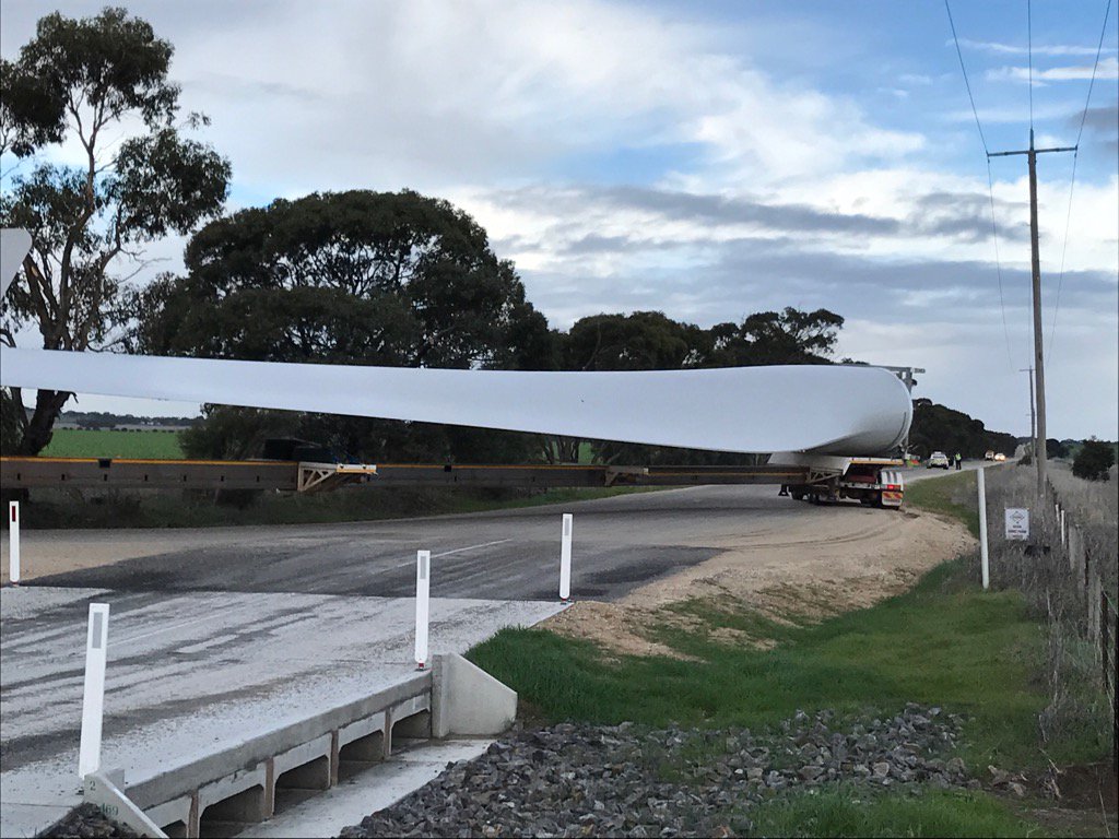 First blades start to arrive at the farm.