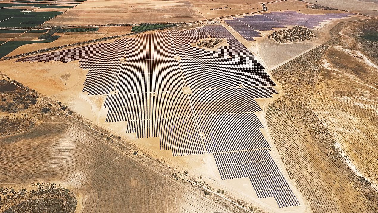 installed capacity of the Karadoc Solar Farm, located 35 km south of the township of Mildura. (Click/Tap for project details and construction updates).