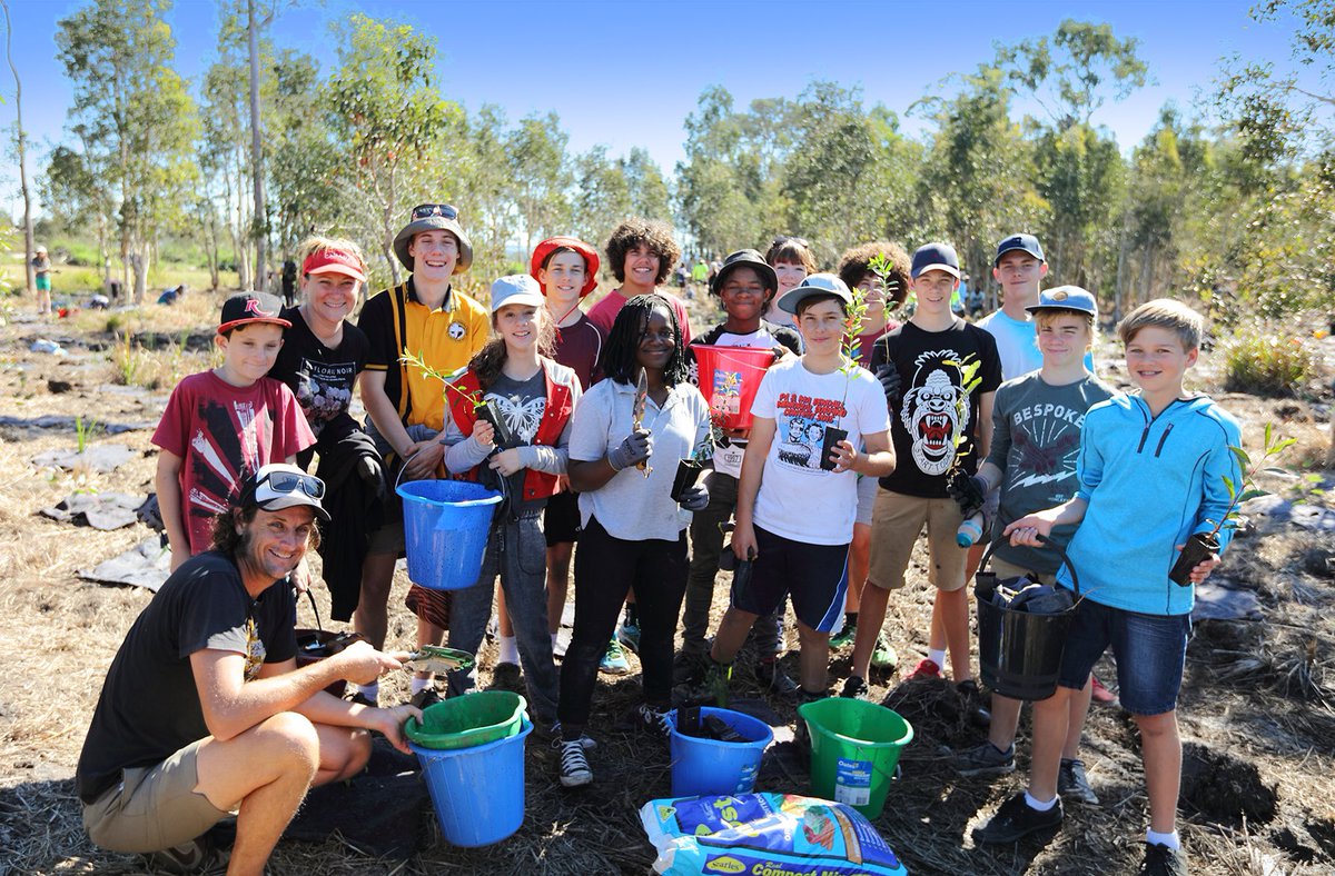 176 volunteers from Sunshine Coast Council who dug-in and planted these many trees for #NationalTreeDay at Little Mountain and Twin Waters.