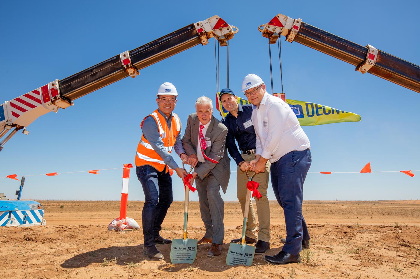 Ground breaking ceremony held on-site with Morris Zhou, Ray Davy, Scott Criddle and Duncan Jewell initiating the public sod-turning for the project. The event was graced by a ‘Welcome to Country’ from the Muthi Muthi Nation Traditional Landowner Representative – Mary Pappin Senior, together with the Infrastructure Development Director of Balranald Shire Council Ray Davy.