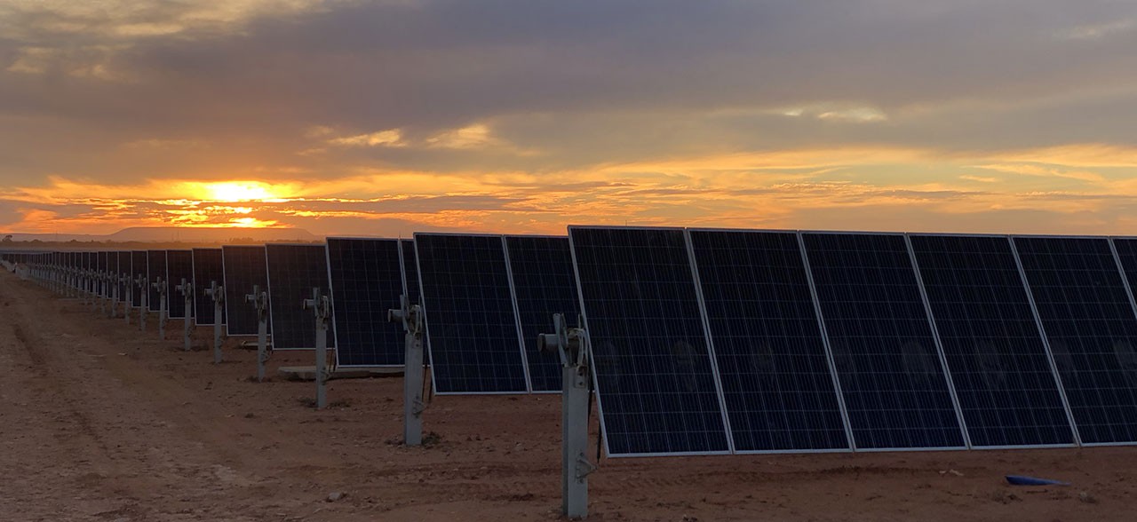 generation capacity of the Bungala Solar Farm located approximately 7 km north-east of the South Australian city of Port Augusta. It has been developed in 2 phases of 110 MW each. Additional 80 MW of capacity could be built – along with battery storage – should the project win a South Australian government tender for 25% of its electricity needs with “dispatchable” renewables.