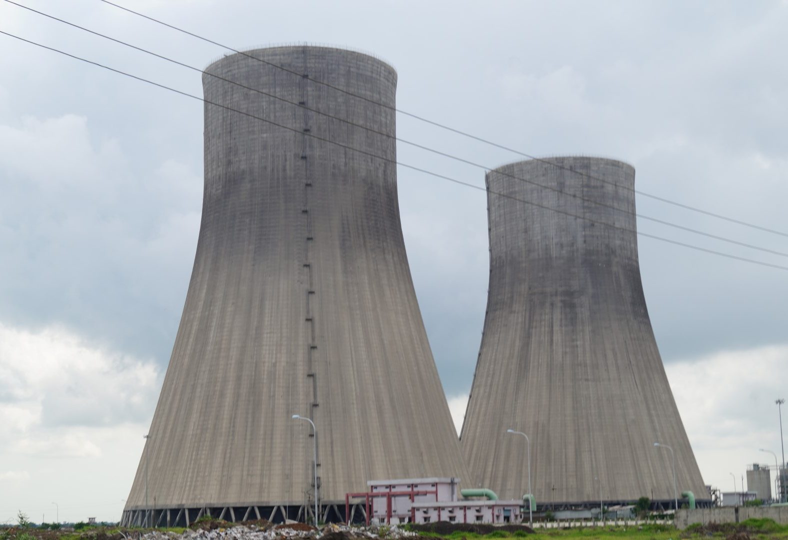 Unit 4 of Madhya Pradesh Power Generating Co. Ltd. (MPPGCL)'s Shri Singaji TPS at Dongalia, Madhya Pradesh commissioned in Mar 2019 taking the total installed capacity at this plant to 2,640 MW.