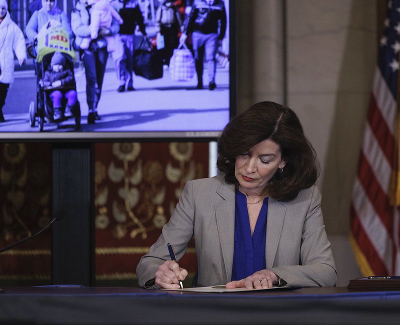 Kathy Hochul, Governor of New York State, signs an executive order directing state agencies to stop doing business with Russian entities.